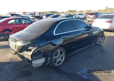 2015 Mercedes-Benz C 300 Sport 4Matic z USA, uszkodzony, nr VIN 55SWF4KB5FU039013